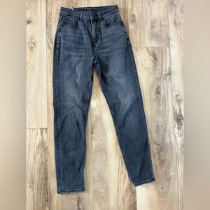 American Eagle Outfitters Women's Black Mom Jeans